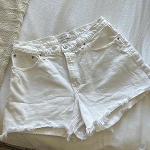Abercrombie & Fitch // High Rise 4” Short Curve Love Size 31 / 12